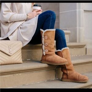 UGG W Bailey Button Triplet 1873 Chestnut Women's Boots